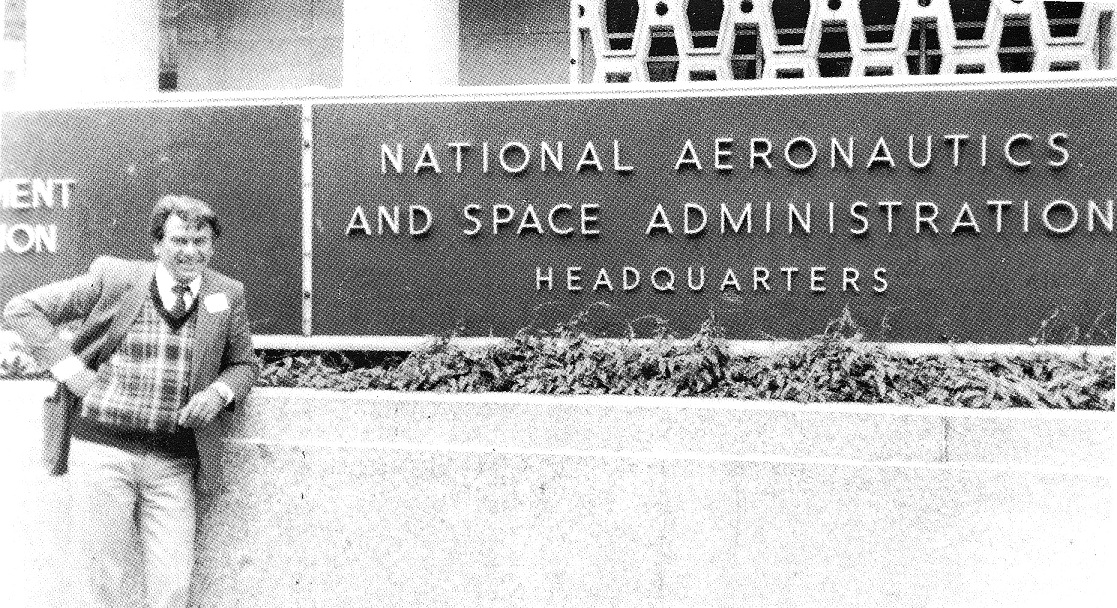Gyula Kosice en la NASA