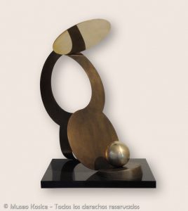Reflexión cósmica, fundición de bronce, 73 x 56 x 38 cm, 2004