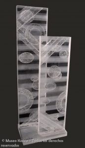 Talla directa en plexiglass, 2004