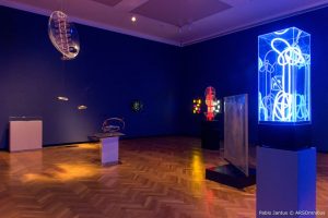 gyula-kosice-en-el-museo-nacional-de-bellas-artes-mnba-exposicion-homenaje-2016-7